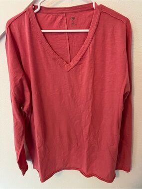 dip Lightweight V-Neck Tee in Coral Pink